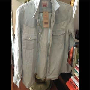 Light wash Levi’s denim shirt